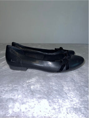 Women's BOC Black Leather Flats with Bow 39